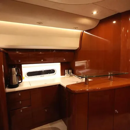 船上ホテル Ekimbey Yacht